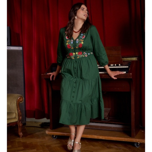 Elegant Green Embroidered Mid-Sleeve Dress - Picture 3 of 8